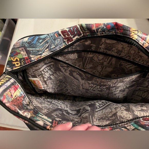 2 Marvel Comics bag (small pocketbook and travel bag) - Picture 5 of 13